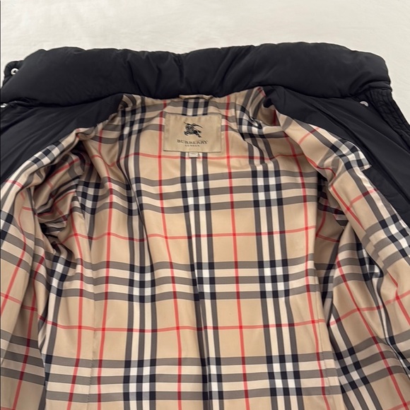 Burberry Women’s Black Quilted Marianne Puffer Jacket (Small) - Picture 3 of 8
